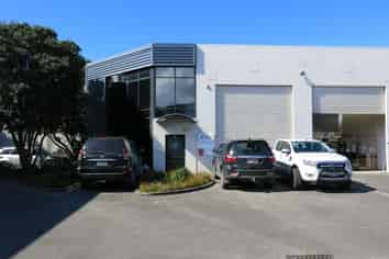 222 sqm Functional Office/Warehouse