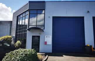 222 sqm Functional Office/Warehouse