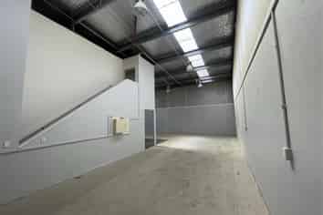 222 sqm Functional Office/Warehouse