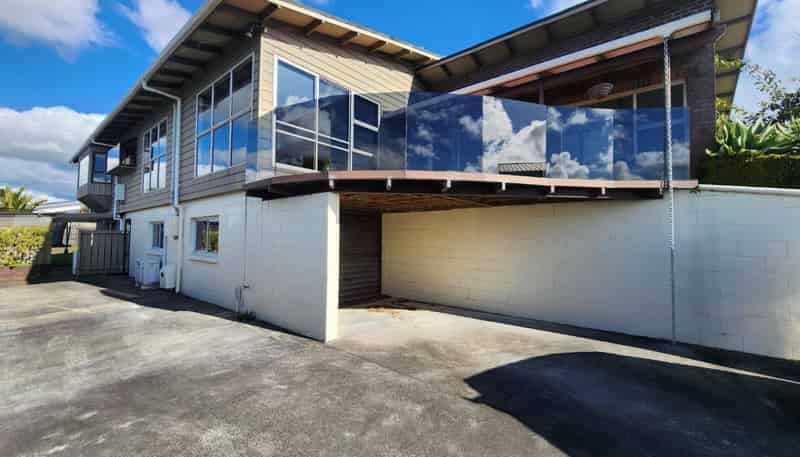 8b Julian Place, Westown