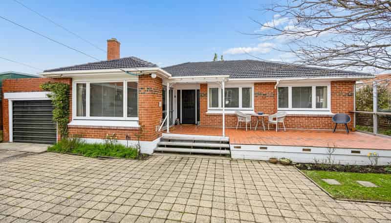 11 Hobson Street, Saint Clair