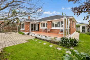11 Hobson Street, Saint Clair
