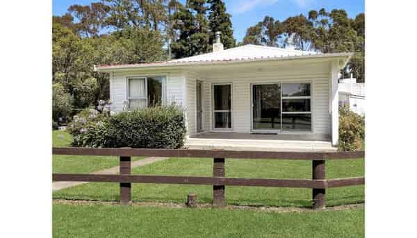 2911 Pourerere road, Omakere