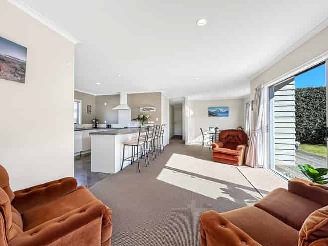 53 Montgomery Crescent, Kinloch