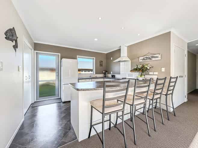53 Montgomery Crescent, Kinloch