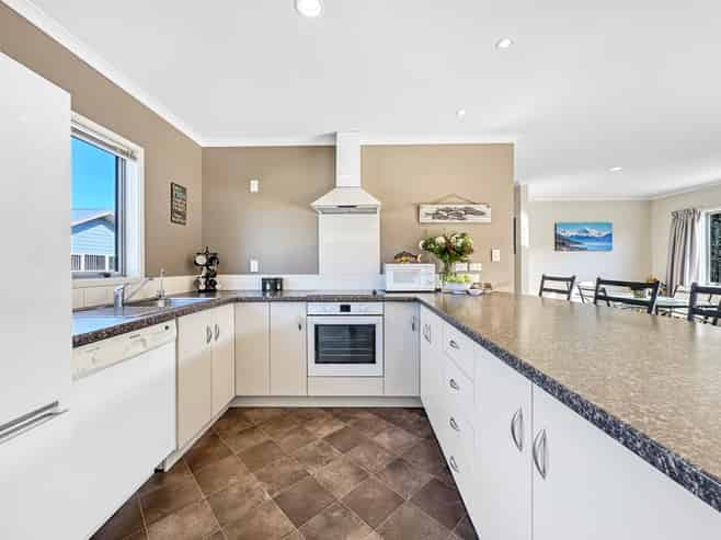 53 Montgomery Crescent, Kinloch