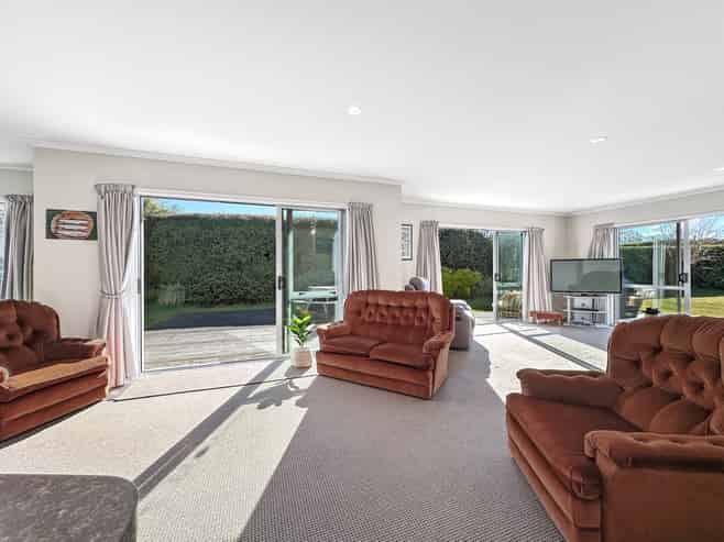 53 Montgomery Crescent, Kinloch