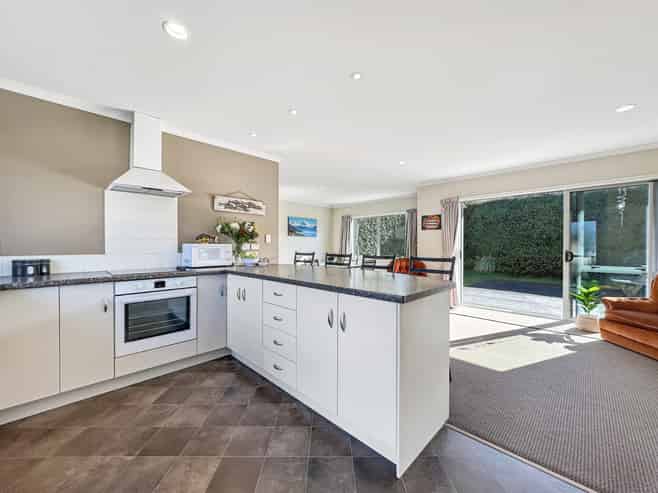 53 Montgomery Crescent, Kinloch