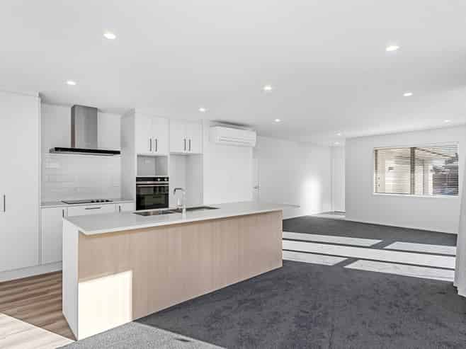 12 Henshaw Street, Woodend