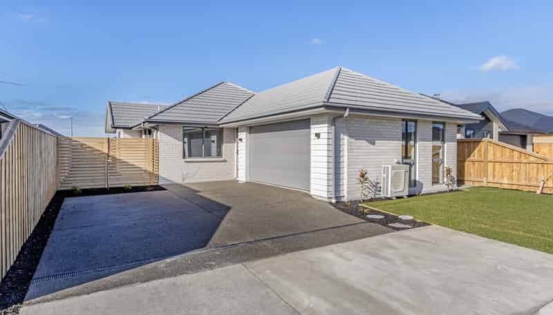 12 Henshaw Street, Woodend