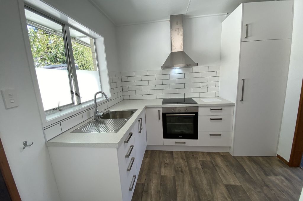 Available now - Parkvale Brand new Kitchen and Bathroom / Laundry 3