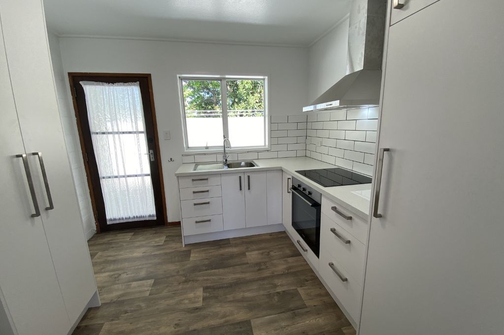 Available now - Parkvale Brand new Kitchen and Bathroom / Laundry 2