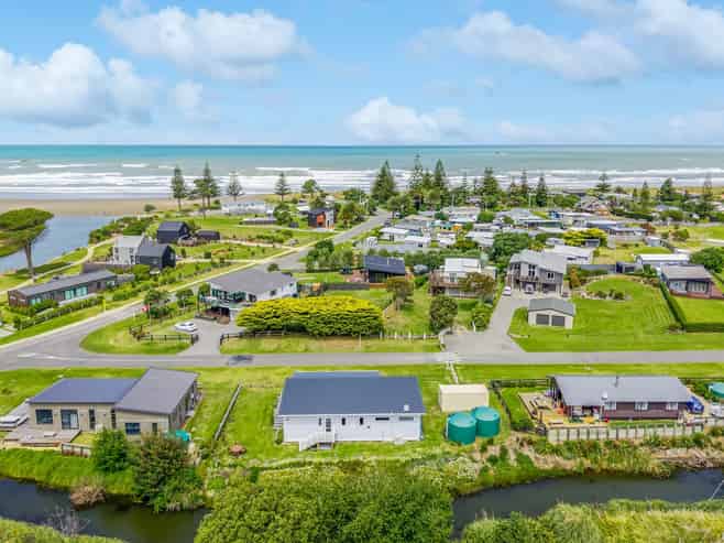 4 Pinedale Crescent, Riversdale Beach