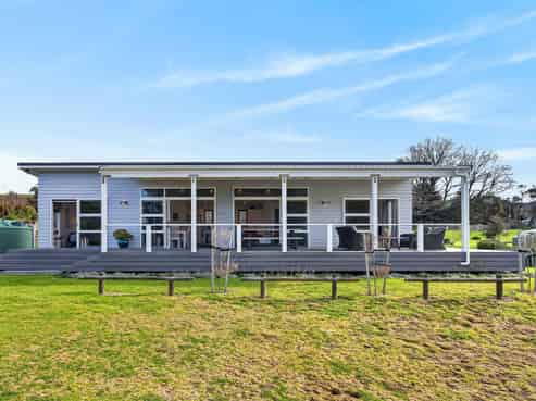 4 Pinedale Crescent, Riversdale Beach