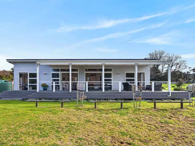 4 Pinedale Crescent, Riversdale Beach