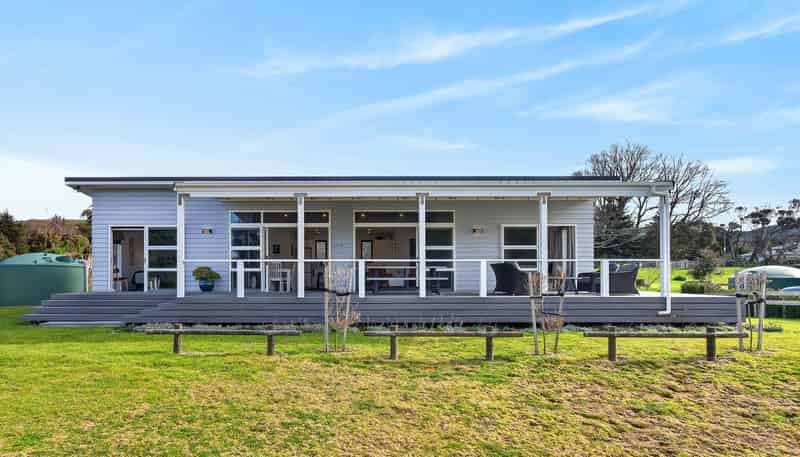 4 Pinedale Crescent, Riversdale Beach