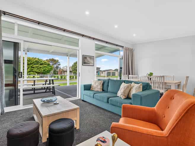 4 Pinedale Crescent, Riversdale Beach