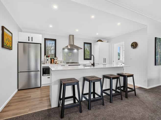 4 Pinedale Crescent, Riversdale Beach