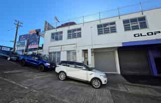 HIGH-QUALITY WAREHOUSE IN PRIME TAKAPUNA LOCATION
