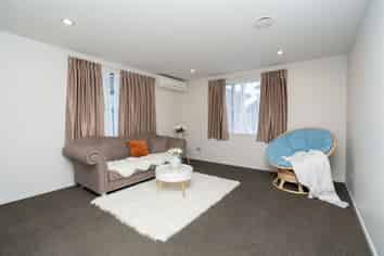 15 Barwick Place, Huntington
