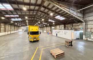 Large Warehouse & Canopy with 7,000m²+ Yard
