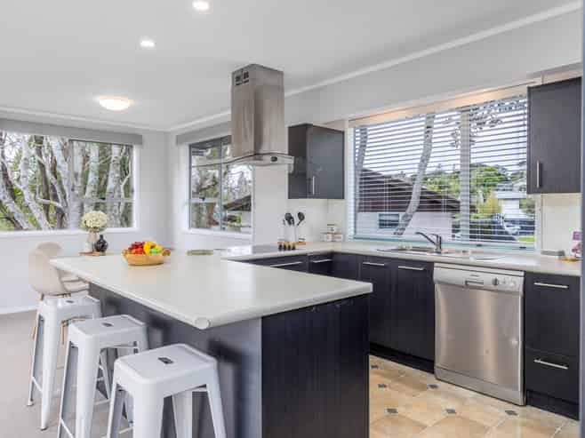 37 Onedin Place, Titirangi