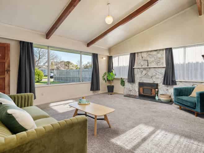 18 Newbourne Crescent, Redwoodtown