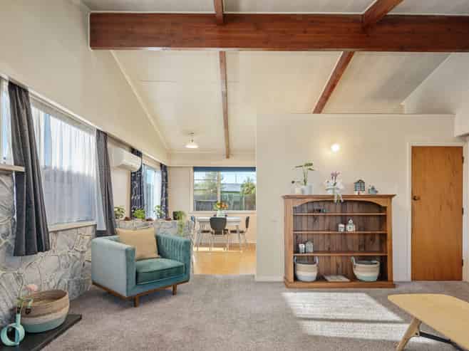 18 Newbourne Crescent, Redwoodtown