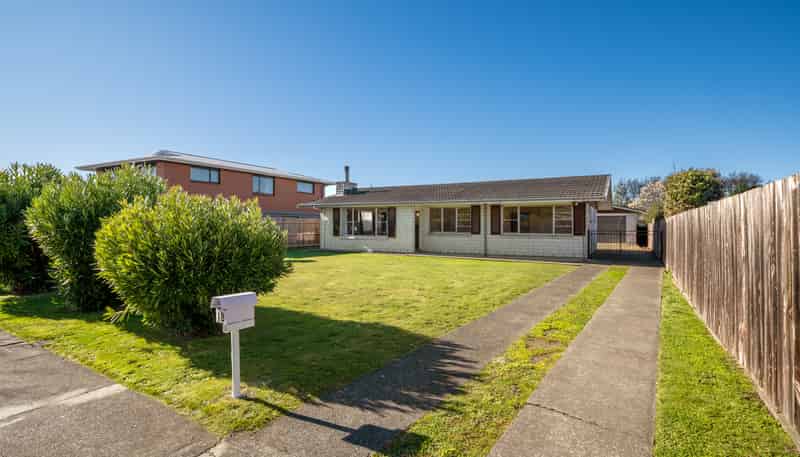 18 Newbourne Crescent, Redwoodtown