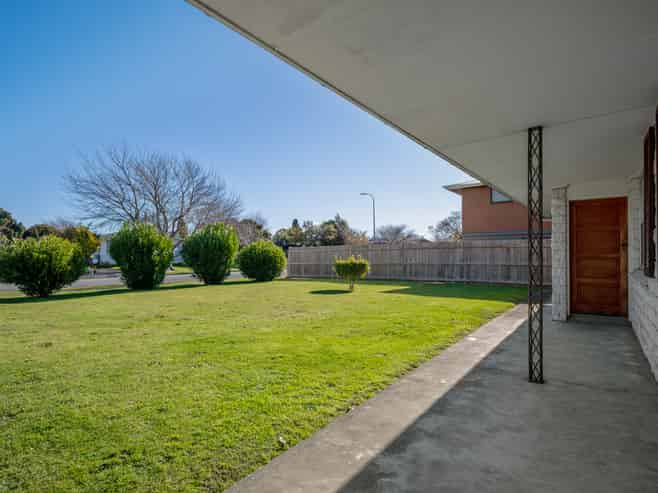 18 Newbourne Crescent, Redwoodtown