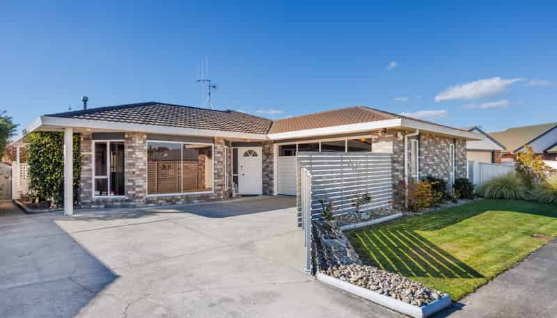 12 Lancewood Lane, Roslyn