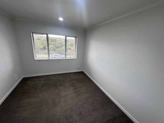 4/10 Salford Crescent, Flat Bush