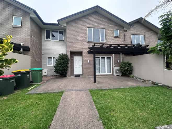4/10 Salford Crescent, Flat Bush
