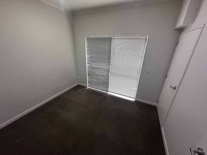 4/10 Salford Crescent, Flat Bush
