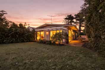 50 Marine Parade, Mellons Bay