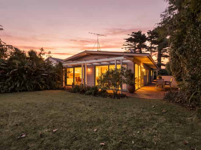 50 Marine Parade, Mellons Bay