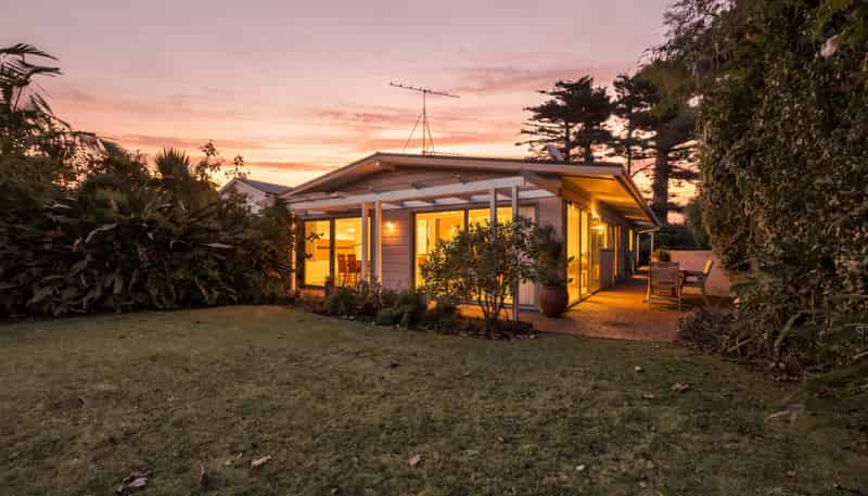 50 Marine Parade, Mellons Bay