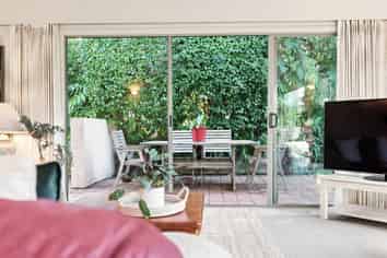 50 Marine Parade, Mellons Bay