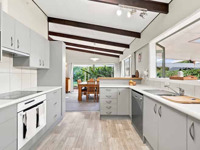 50 Marine Parade, Mellons Bay