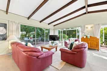 50 Marine Parade, Mellons Bay
