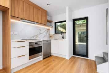 12F Hewlett Road, Massey