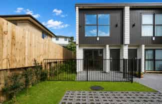 12F Hewlett Road, Massey