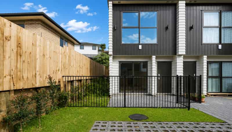 12F Hewlett Road, Massey
