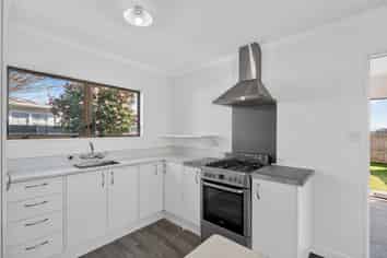 2/302A The Ridgeway, Stoke