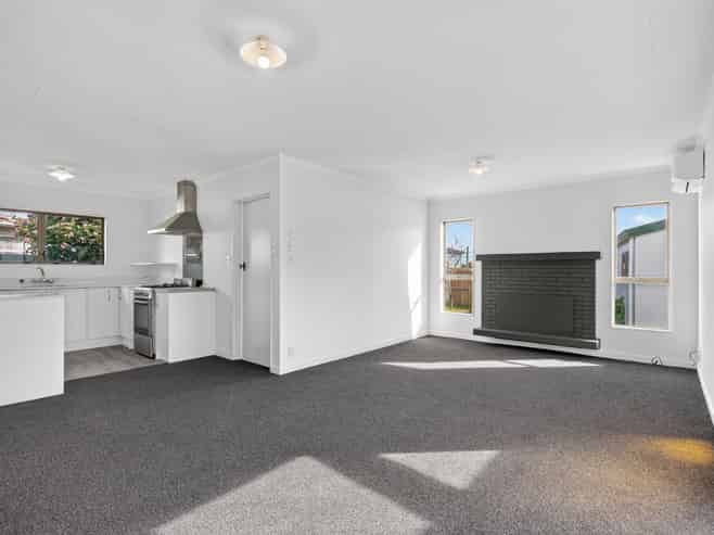 2/302A The Ridgeway, Stoke