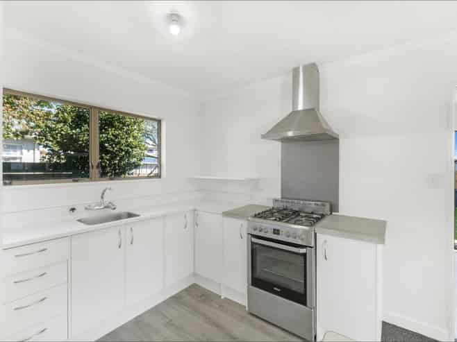 2/302A The Ridgeway, Stoke