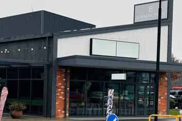 Lincoln Hospitality or Retail