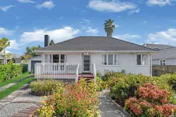 71 Beach Road, Te Atatu Peninsula