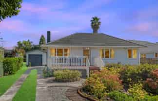 71 Beach Road, Te Atatu Peninsula
