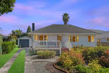 71 Beach Road, Te Atatu Peninsula